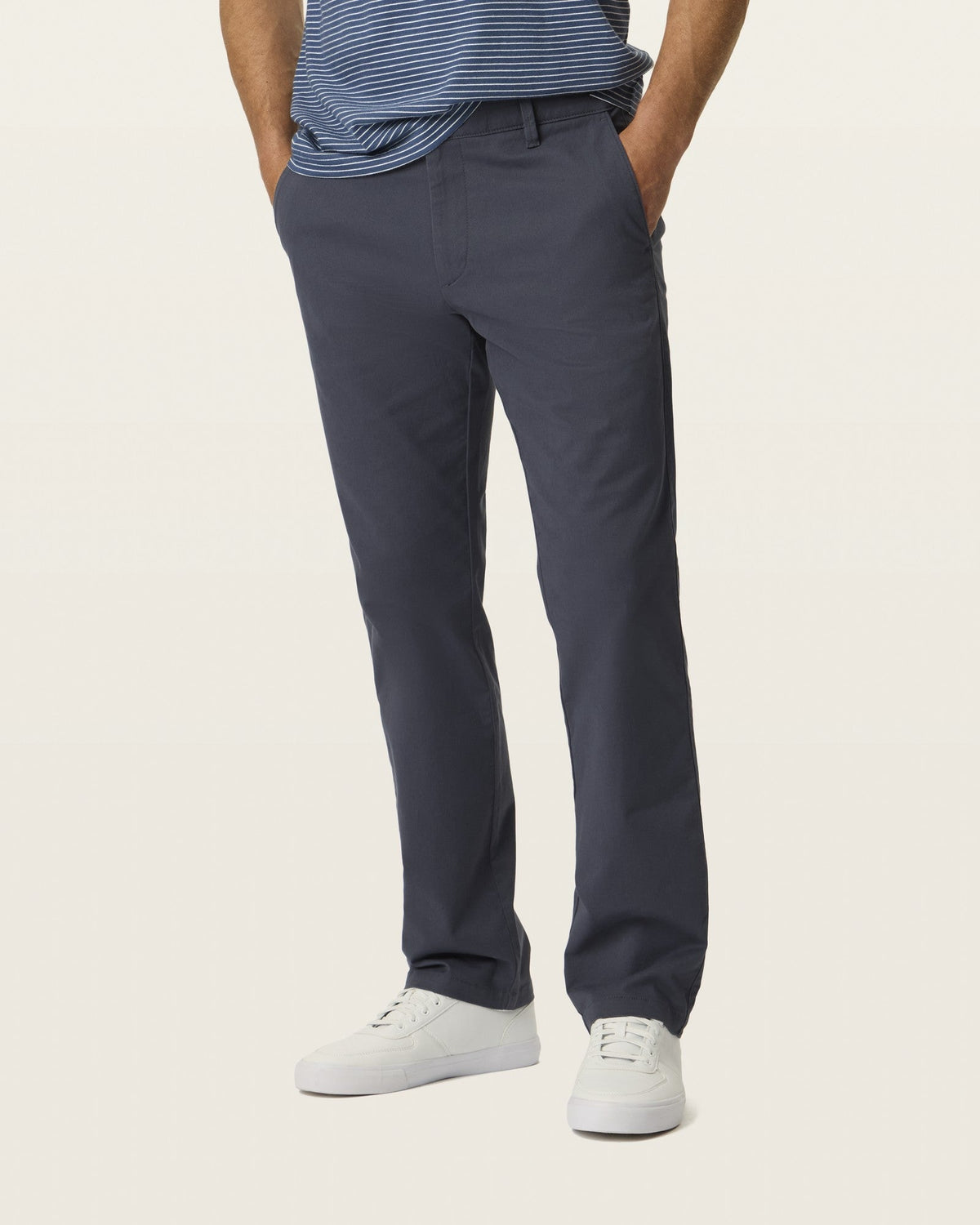 ESSENTIAL AMERICAN KHAKI STRAIGHT FIT in Ombre Blue