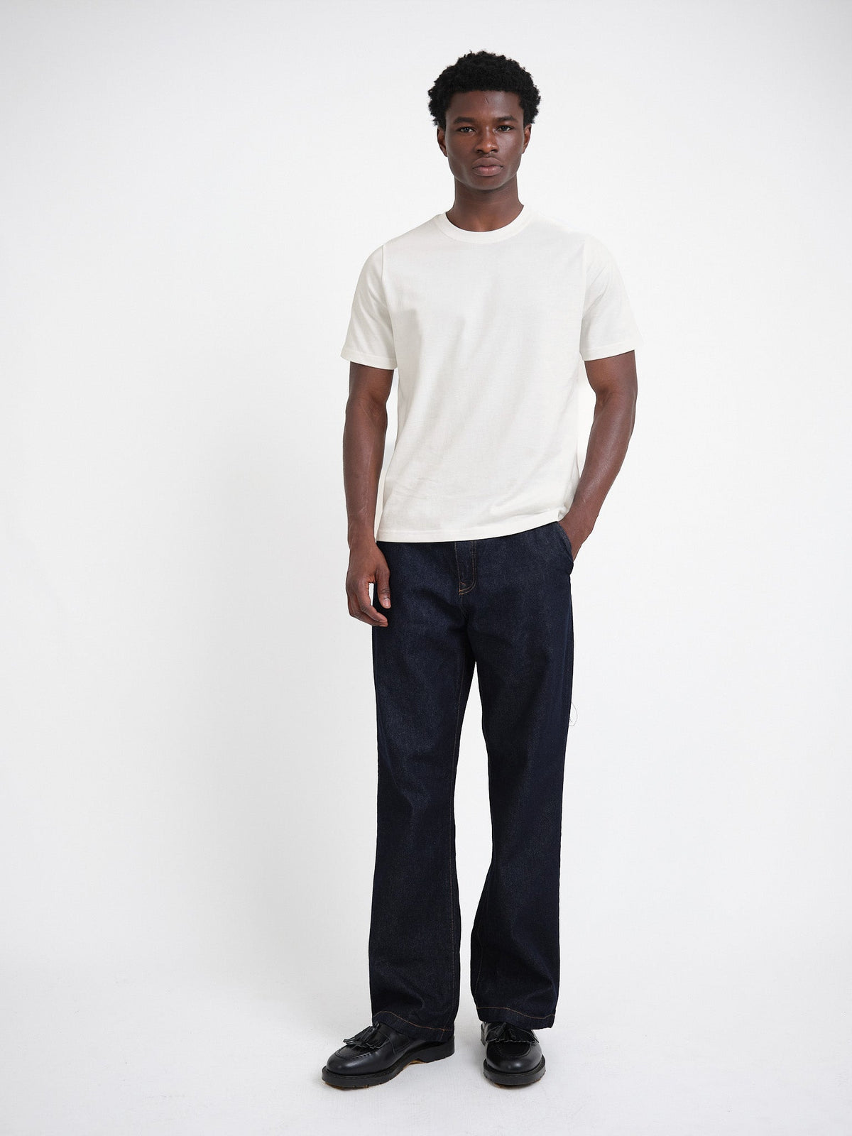 White Organic Cotton T-Shirt with Heavyweight Fabric and Curved Hem