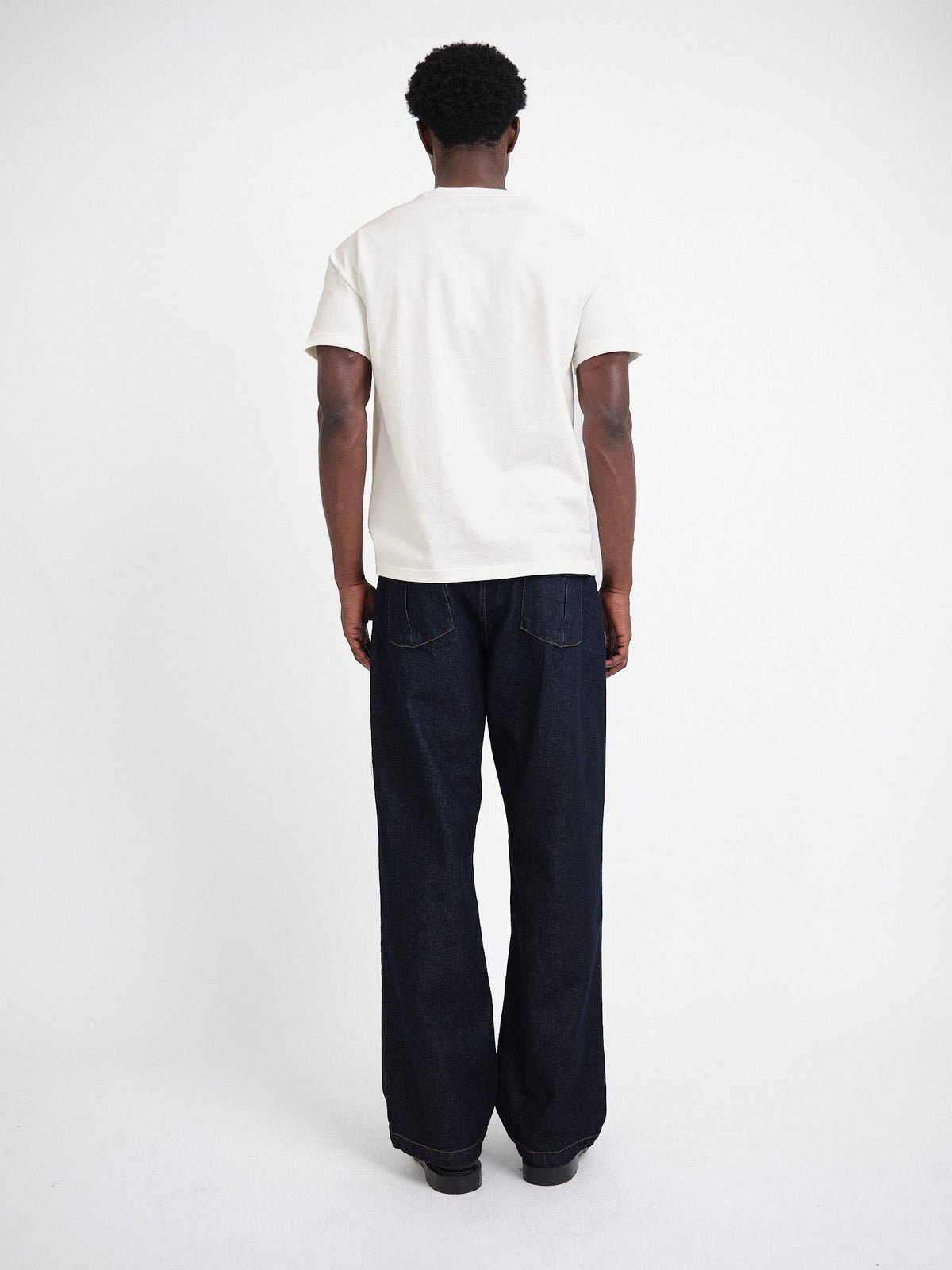 White Organic Cotton T-Shirt with Heavyweight Fabric and Curved Hem